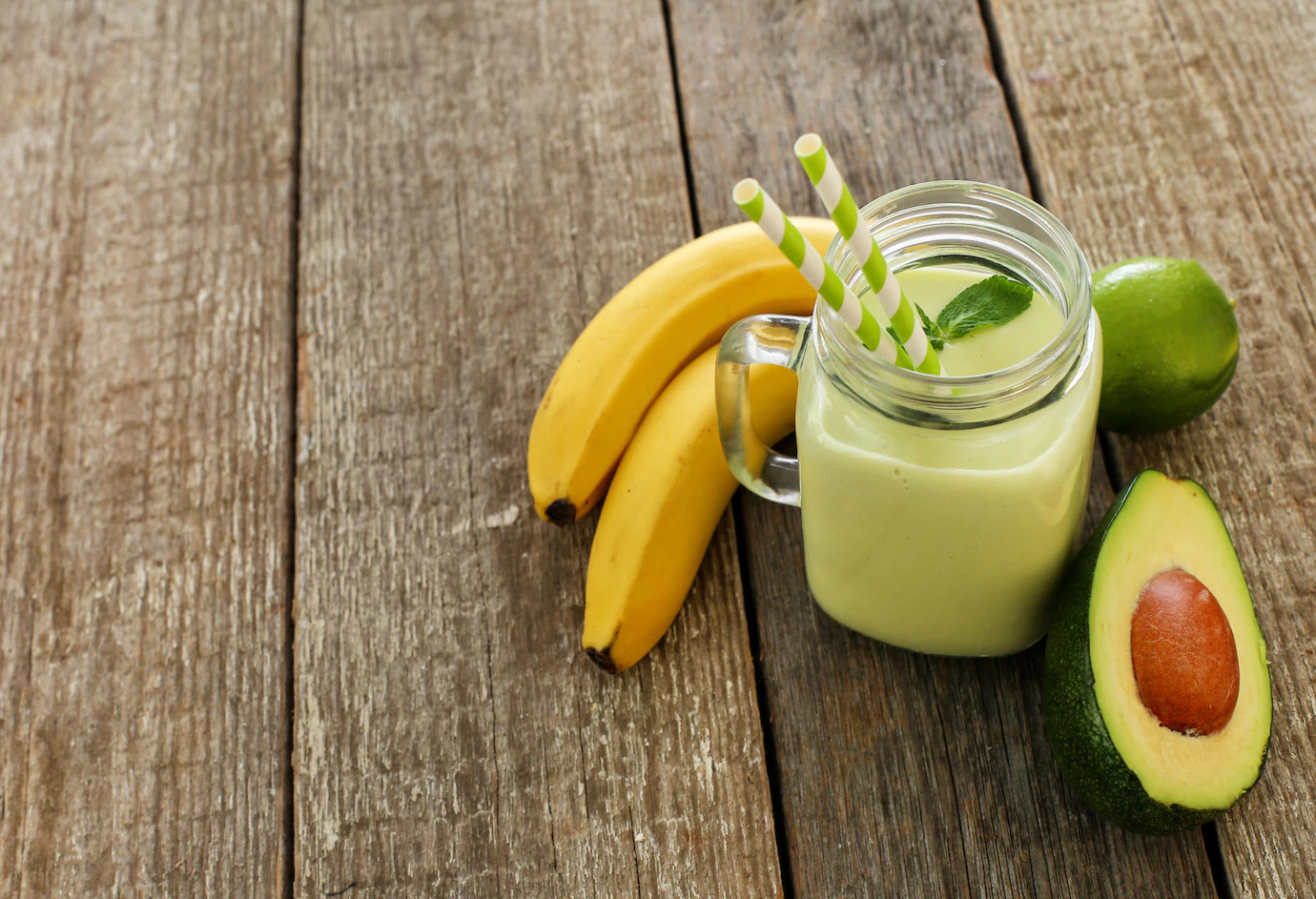 smoothie-with-avocado-banana smoothie-with-avocado-banana